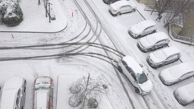 إسطنبول بالحلة البيضاء.. وعطلة في جميع المدار...