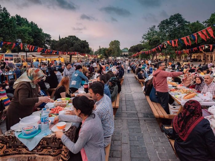 دقيقة كاملة تفصل بين إفطارين في قرية بساحل البحر الأسود...
