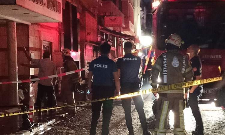 إصابة 6 أشخاص في حريق ضخم داخل فندق "مرماريس...