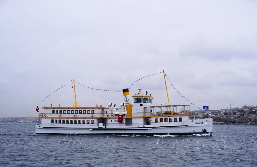 بنك تركي يفتتح أول فرع عائم في إسطنبول