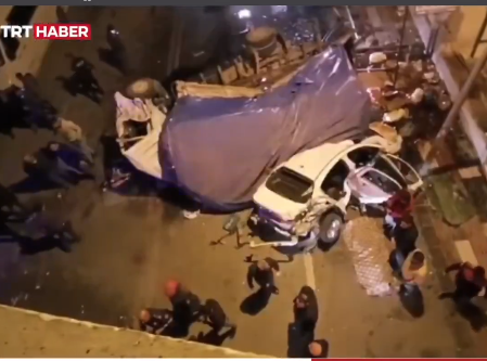 ثلاثة قتلى وعشرات المصابين إثر سقوط سيارات من...